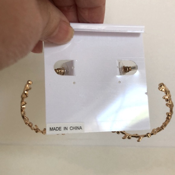 Stella & Ruby Gold Plated Hoop Earrings Trailing Leaf Crystal Accent - Picture 6 of 6